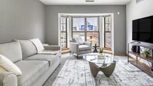 Landing Modern Apartment with Amazing Amenities (ID1403X370)