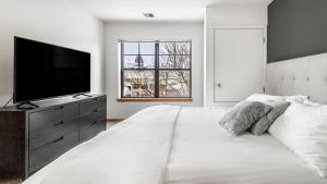 Landing Modern Apartment with Amazing Amenities (ID1403X370)