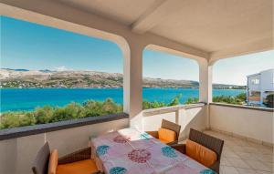 2 Bedroom Stunning Apartment In Pag 