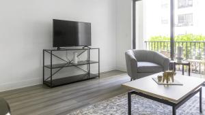 Landing Modern Apartment with Amazing Amenities (ID7569X20)