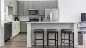 Landing Modern Apartment with Amazing Amenities (ID7569X20)