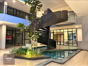 Cosy Sky Tree 5 min walk to Aeon Bukit Indah JB Legoland Exclusive Room Suite By HomeSpace