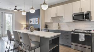 Landing Modern Apartment with Amazing Amenities (ID8282X55)