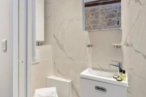 Lou - Stylish Studio Montorgueil Historic Heights