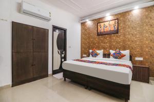 Via Rainbow Villa - Nr IGI Airport New Delhi