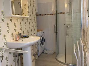 Coquet Studio Climatisé avec Balcon et Wi-Fi près du Parc à Balaruc-les-Bains - FR-1-553-242