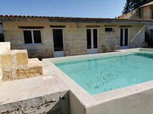 Maisons de vacances Maison d'une chambre avec piscine partagee terrasse et wifi a Sainte Terre : photos des chambres