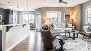 Landing Modern Apartment with Amazing Amenities (ID8040X42)