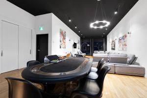 LiV MTL Plaza