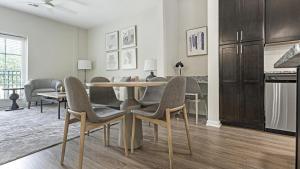 Landing Modern Apartment with Amazing Amenities (ID3112X62)