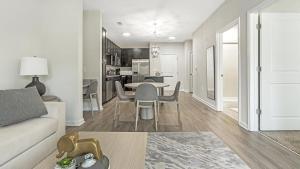 Landing Modern Apartment with Amazing Amenities (ID3112X62)