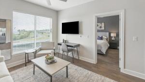 Landing Modern Apartment with Amazing Amenities (ID9133X64)
