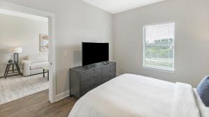 Landing Modern Apartment with Amazing Amenities (ID9133X64)