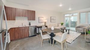 Landing Modern Apartment with Amazing Amenities (ID8493X83)