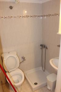 Studio Sleeps 2 with Free Parking