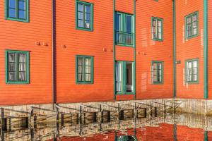 Seaside Apt. Catch Crabs from Your Bedroom Window!