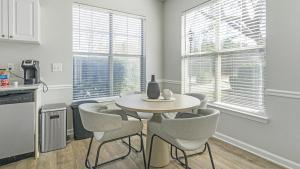 Landing Modern Apartment with Amazing Amenities (ID9752X95)