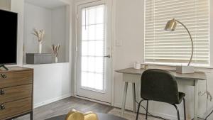 Landing Modern Apartment with Amazing Amenities (ID1390X000)