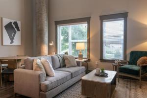 Landing Modern Apartment with Amazing Amenities (ID4487X26)
