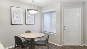 Landing Modern Apartment with Amazing Amenities (ID9622X63)