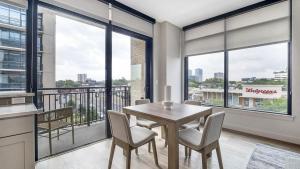 Landing Modern Apartment with Amazing Amenities (ID9007X79)