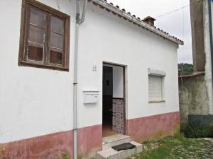 One bedroom house with furnished terrace and wifi at Vale de Colmeias