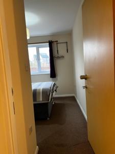 Crownford Guesthouse - Close to Hanley centre and University