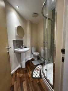 Crownford Guesthouse - Close to Hanley centre and University