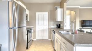 Landing Modern Apartment with Amazing Amenities (ID8573X64)