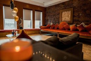 The Famous Floor Sleeps 26 And Group Acc Sleeps30