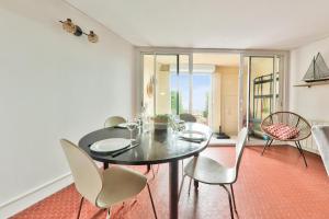 Belle terrasse avec vue sur locéan - 90m de la plage