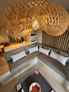 Elements- Wood & Earth Apartment by Hostandros