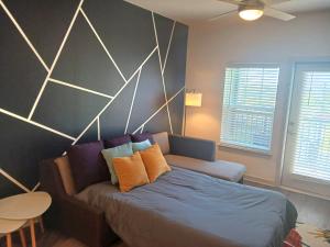Complete Sleek Modern Apartment 10 Min to Parks Pets Allowed, Resort-Style Amenities