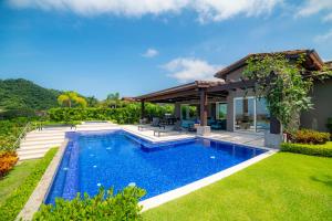 Casa Blue Sail 6 bdrs ocean view in Los Suenos