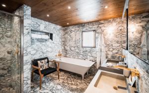 Hotels Hotel LA MOURRA : photos des chambres