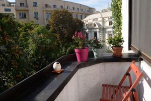 Old Town Bohemian Studio with garden view balcony