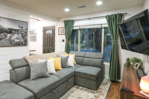 Cozy Wrightwood Cabin Family and Pet Friendly!