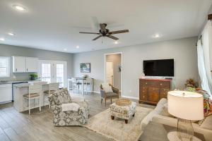 Winchester Home with Deck Less Than 1 Mi to Tims Ford Lake! - 3hvězdičkové hotely ve městě Winchester