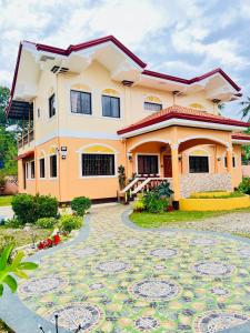 Transient villa with cozy garden, billiard & bar
