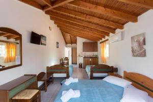 Malvasia Corner Studios - ex Romeos House