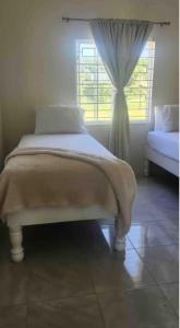 House - Sleeps 4 & Free Parking