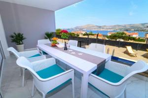 Luksusowy apartament z podgrzewanym basenem i widokiem na morze