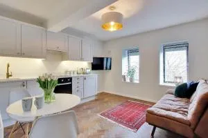 Chic 2-bed apartment, free Wi-Fi and parking - Eltham