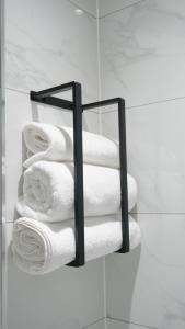 ETIHCITY - 3 Bedroom Semi - Free Parking near Etihad Stadium, Tourist attractions, Manchester City Centre, Transport and Motorway Links next to McDonalds - Sky n Netflix