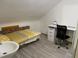 1 WG Zimmer im Dachgeschoss in 70839 Gerlingen - Stuttgart-Weilimdorf