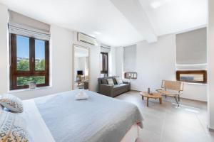 Amazing apartment with private outdoor jacuzzi!!