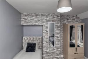 Town Centre Town House free WiFi and free on street parking