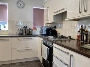 Cosy Modern Family Home Free Parking Garden