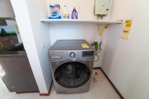 Top floor apt wBalcony in El Poblado