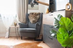 1-4 Gäste Wohnung W-Lan, Netflix, Amazon, Parken, Arbeitsplatz, 24h Check in ,Vollausgestattet Küche, Handtücher Seife u,v,m für Geschäftsreisende, Paare, Familien ,